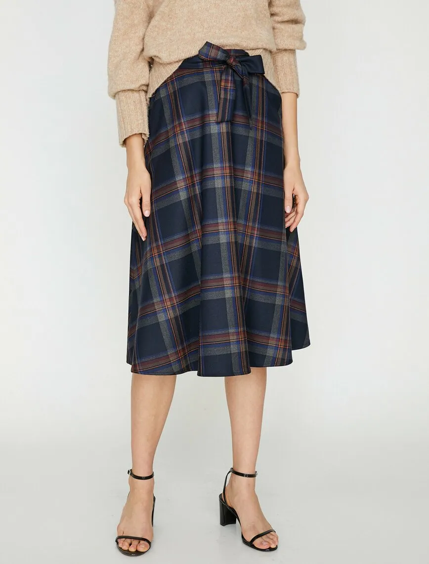 12196 Black Check Midi Skirt