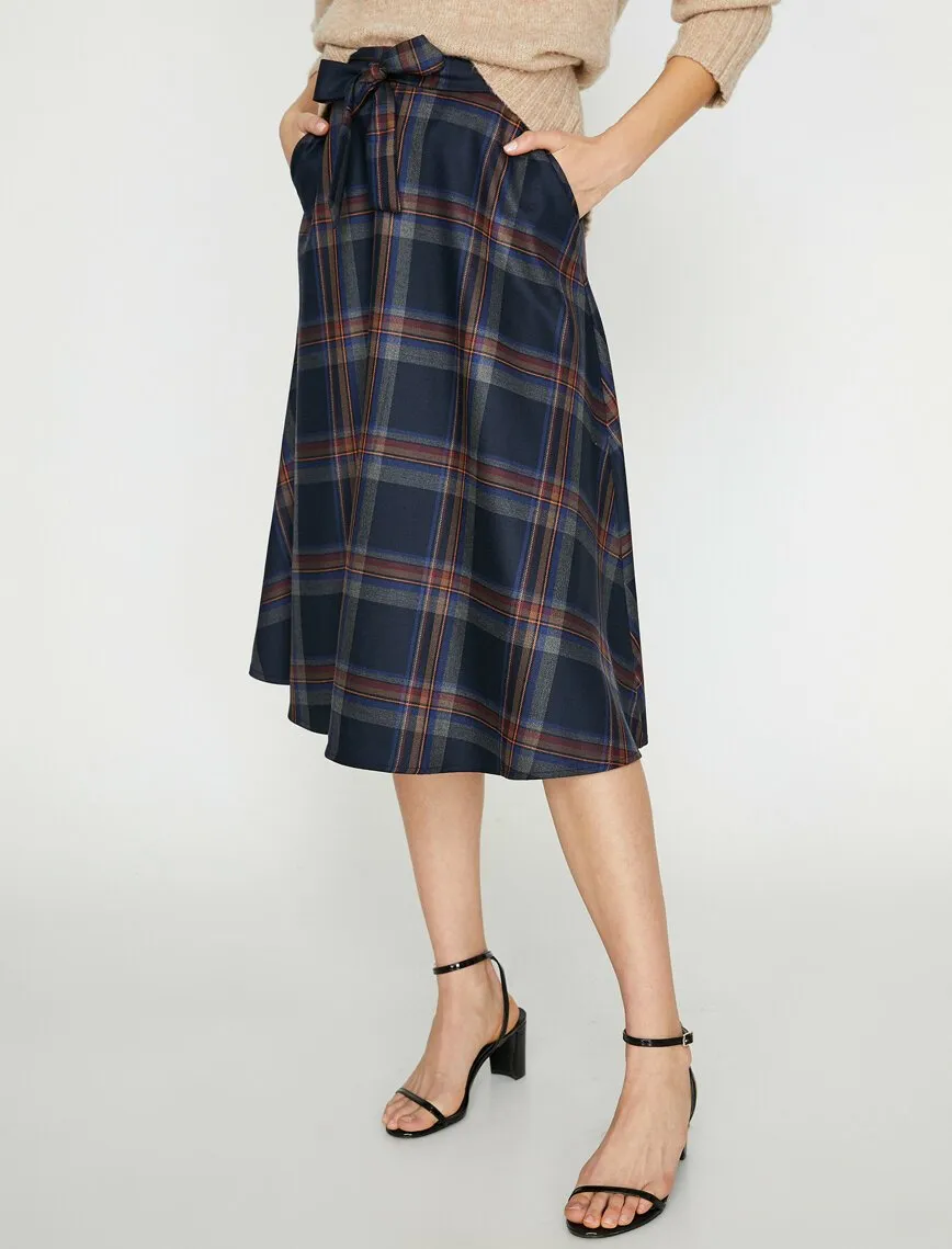 12196 Black Check Midi Skirt