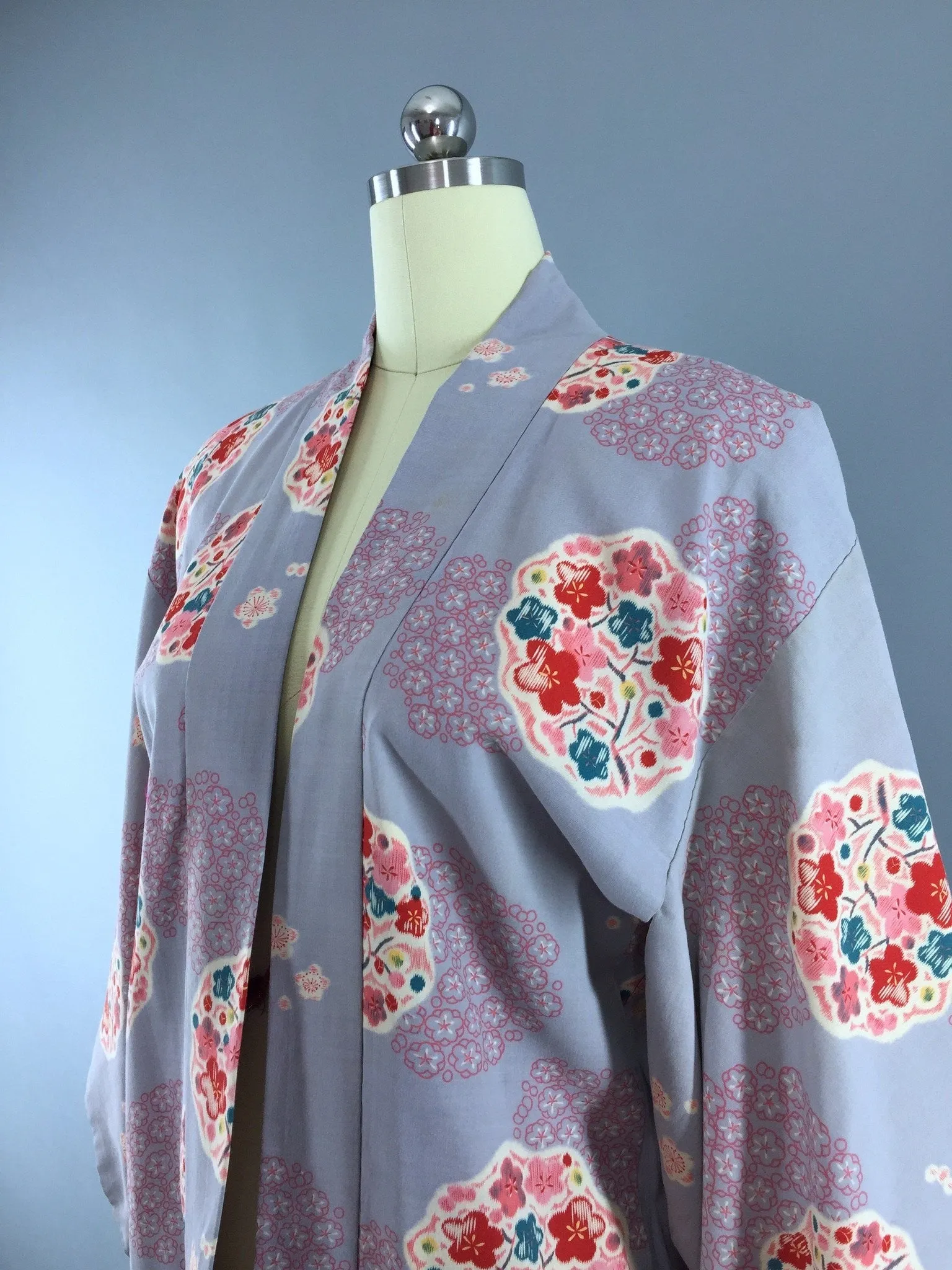 Vintage 1940s Vintage Kimono Jacket / Haori Kimono Cardigan / Grey Floral Print Cotton