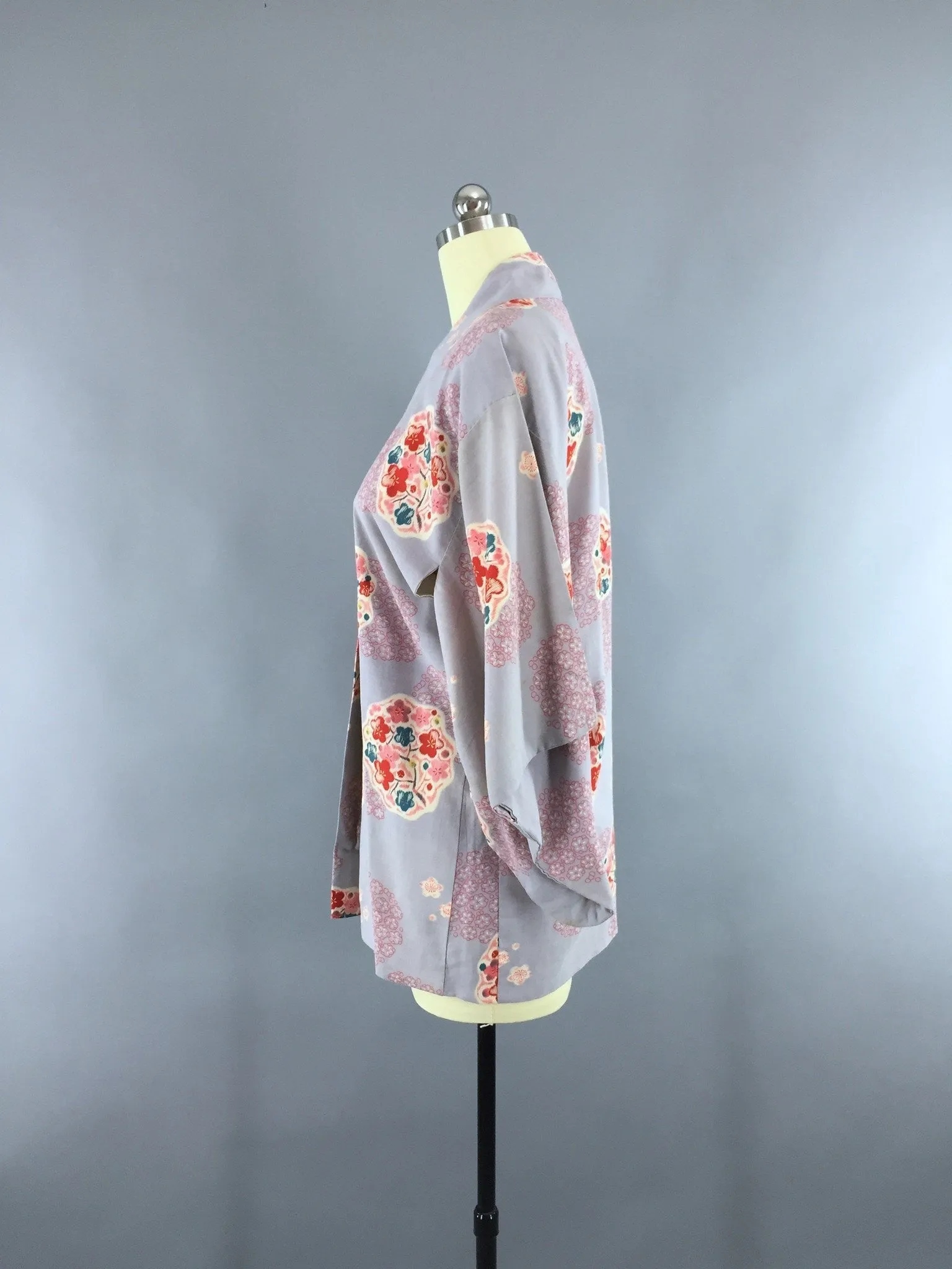 Vintage 1940s Vintage Kimono Jacket / Haori Kimono Cardigan / Grey Floral Print Cotton