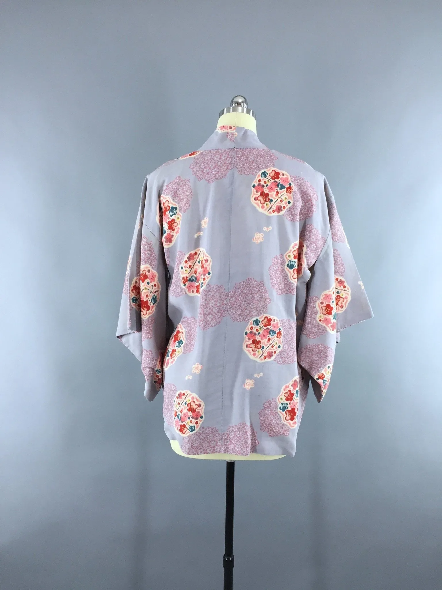 Vintage 1940s Vintage Kimono Jacket / Haori Kimono Cardigan / Grey Floral Print Cotton
