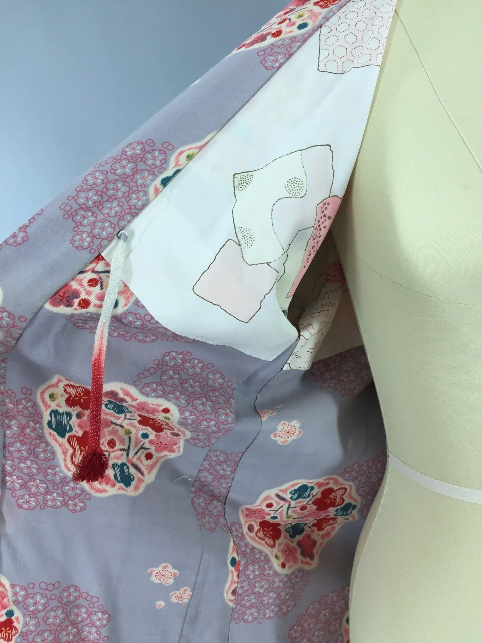 Vintage 1940s Vintage Kimono Jacket / Haori Kimono Cardigan / Grey Floral Print Cotton